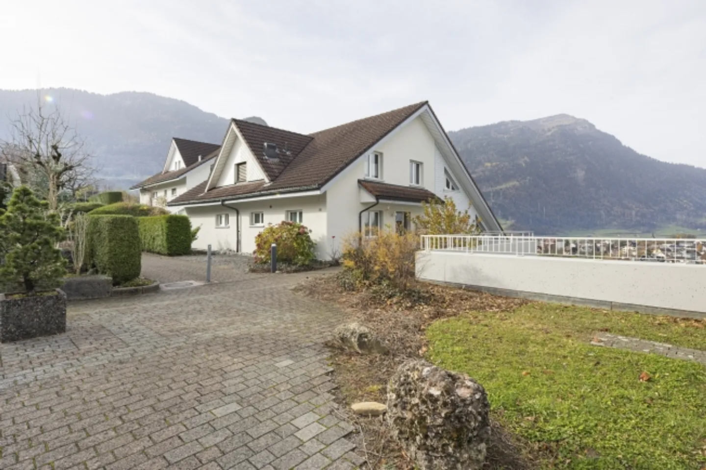 Dream view of lake and mountains in a central and quiet location - Photo 14 of 15