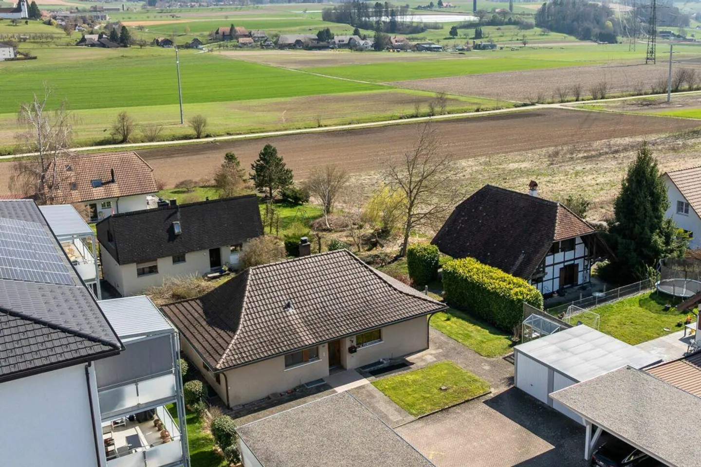 Maison individuelle de 4,5 pièces avec appartement studio - Photo 2 sur 14