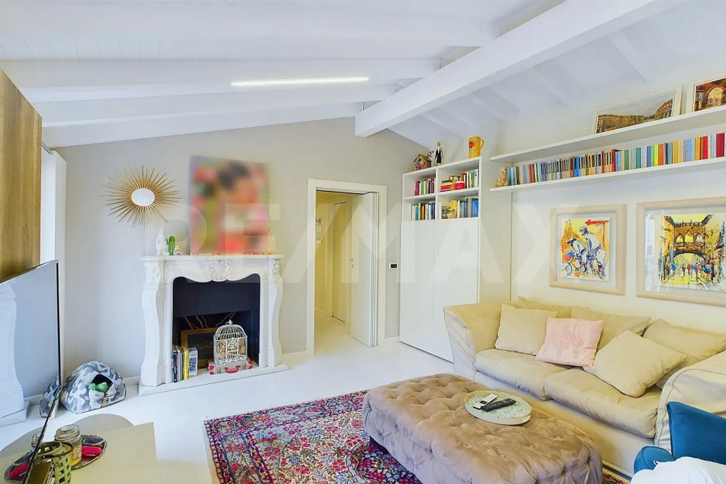 Elegant apartment in the historic village center of Porza - Photo 1 of 13