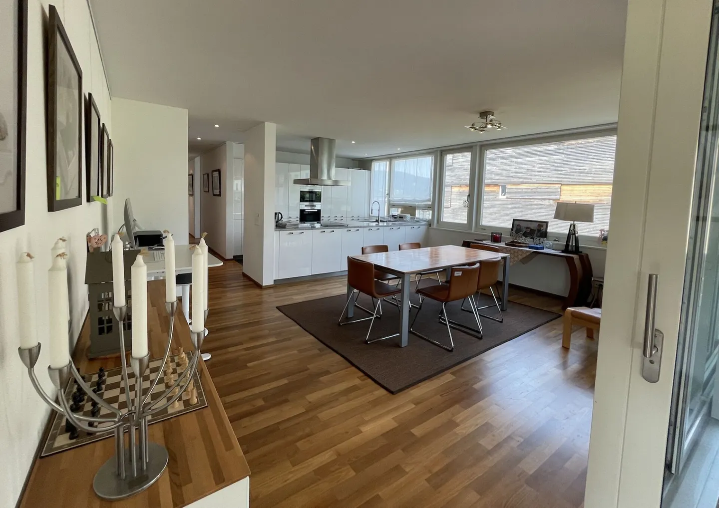 4.5-Zimmerwohnung mit Balkon, 140 m² | befristet für 6 Monate - Foto 2 von 13