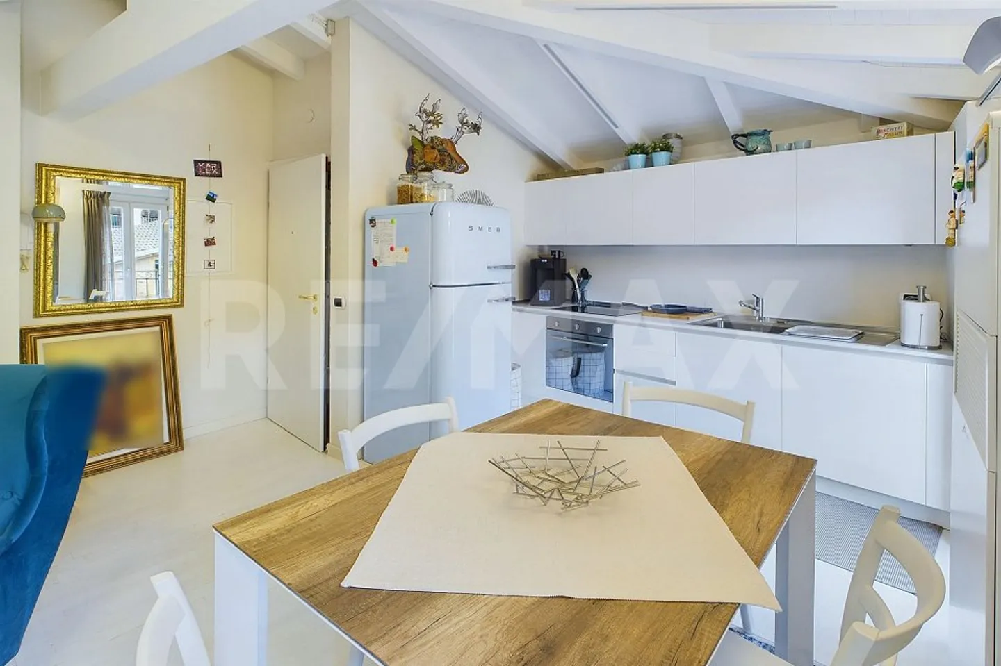 Elegant apartment in the historic village center of Porza - Photo 5 of 13