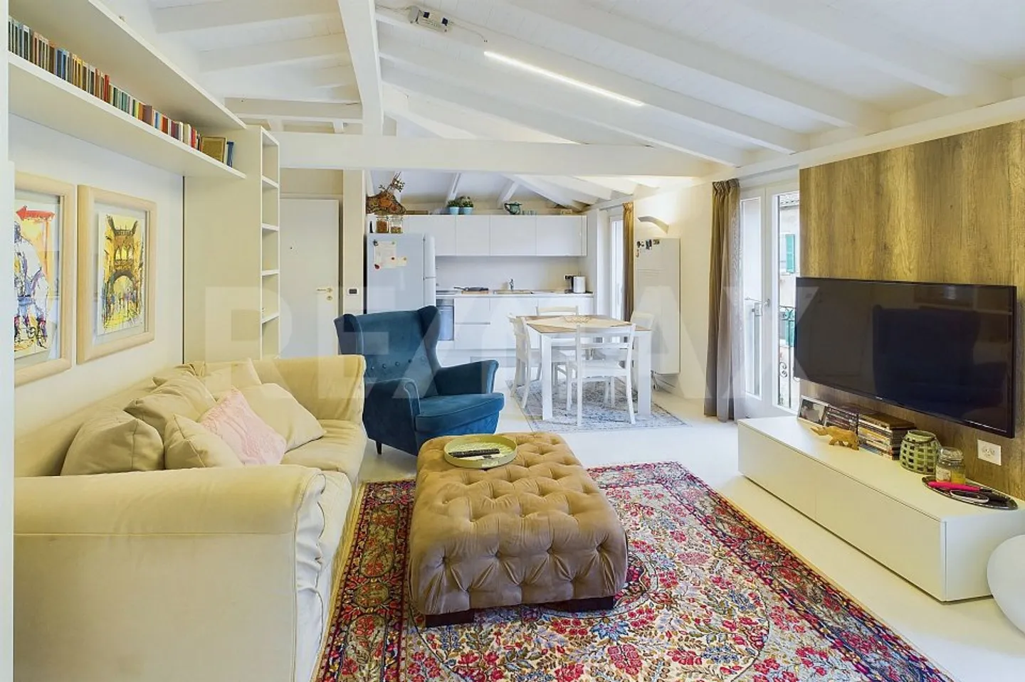 Elegant apartment in the historic village center of Porza - Photo 6 of 13