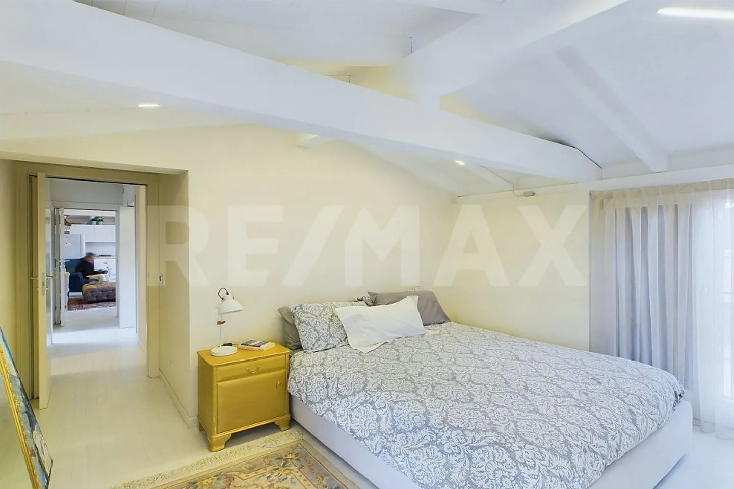 Elegant apartment in the historic village center of Porza - Photo 12 of 13