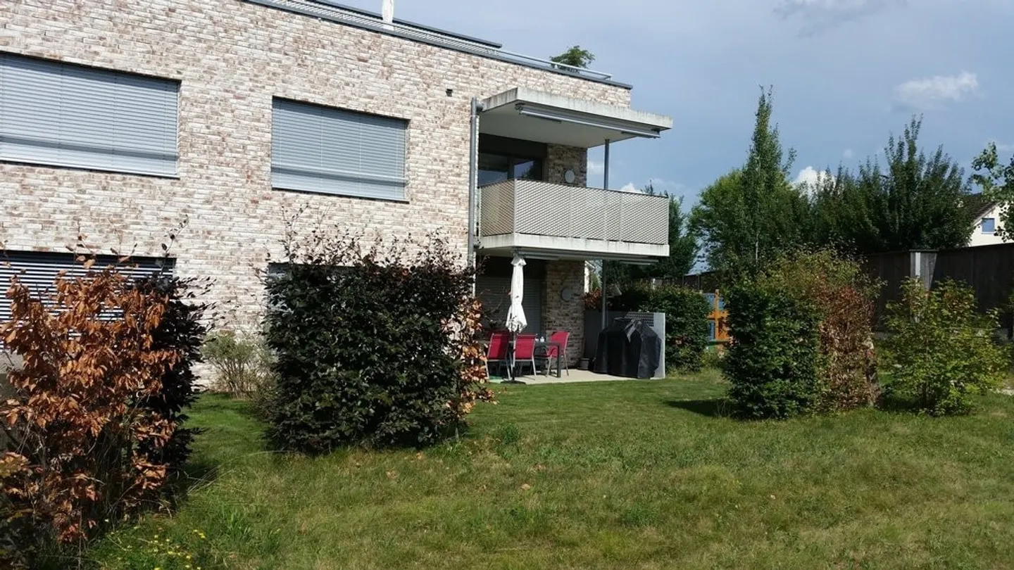 Moderne 3.5-Zimmer-Wohnung im Grünen - Foto 1 von 8
