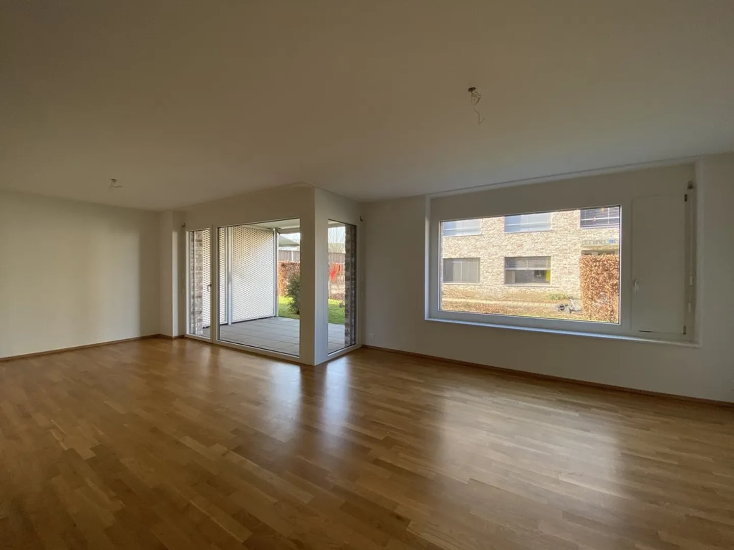 Moderne 3.5-Zimmer-Wohnung im Grünen - Foto 2 von 8