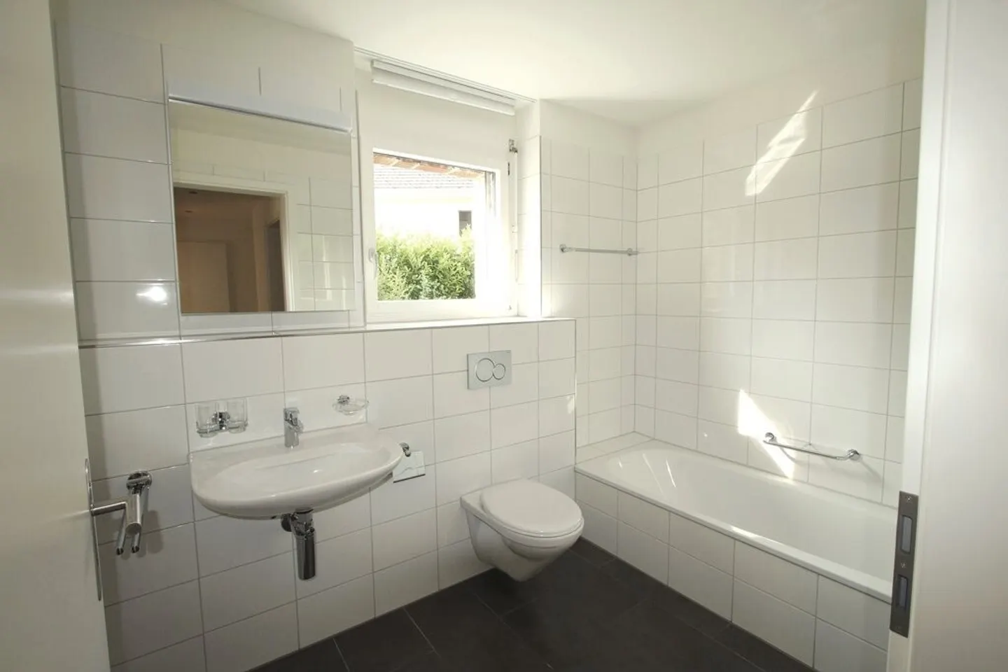 Moderne 3.5-Zimmer-Wohnung im Grünen - Foto 4 von 8