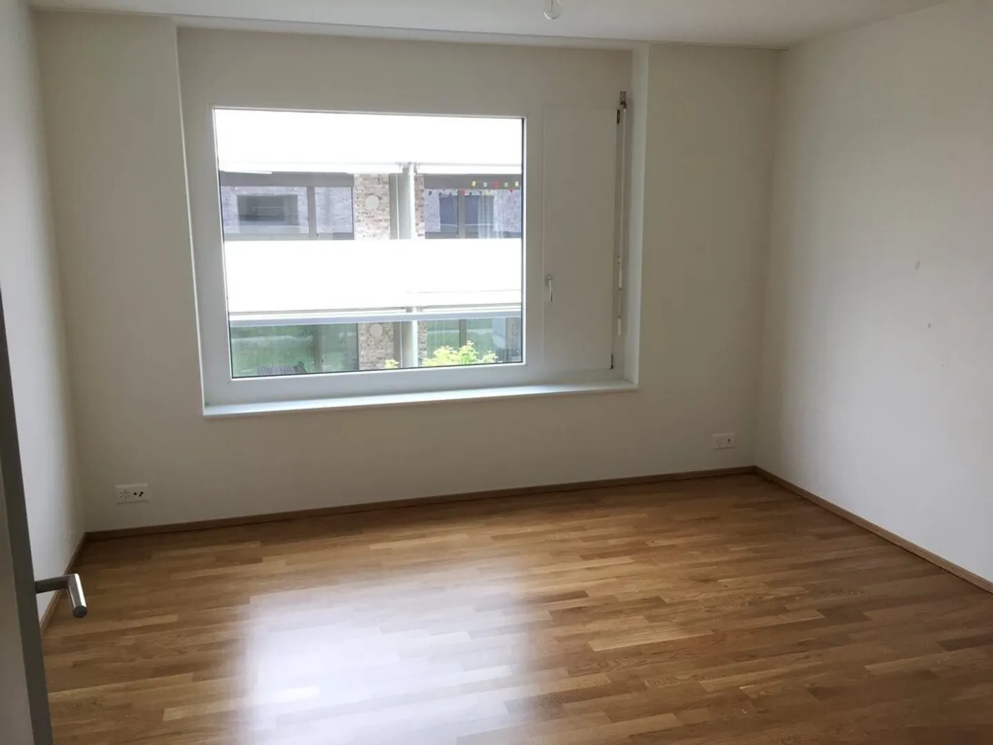Moderne 3.5-Zimmer-Wohnung im Grünen - Foto 5 von 8