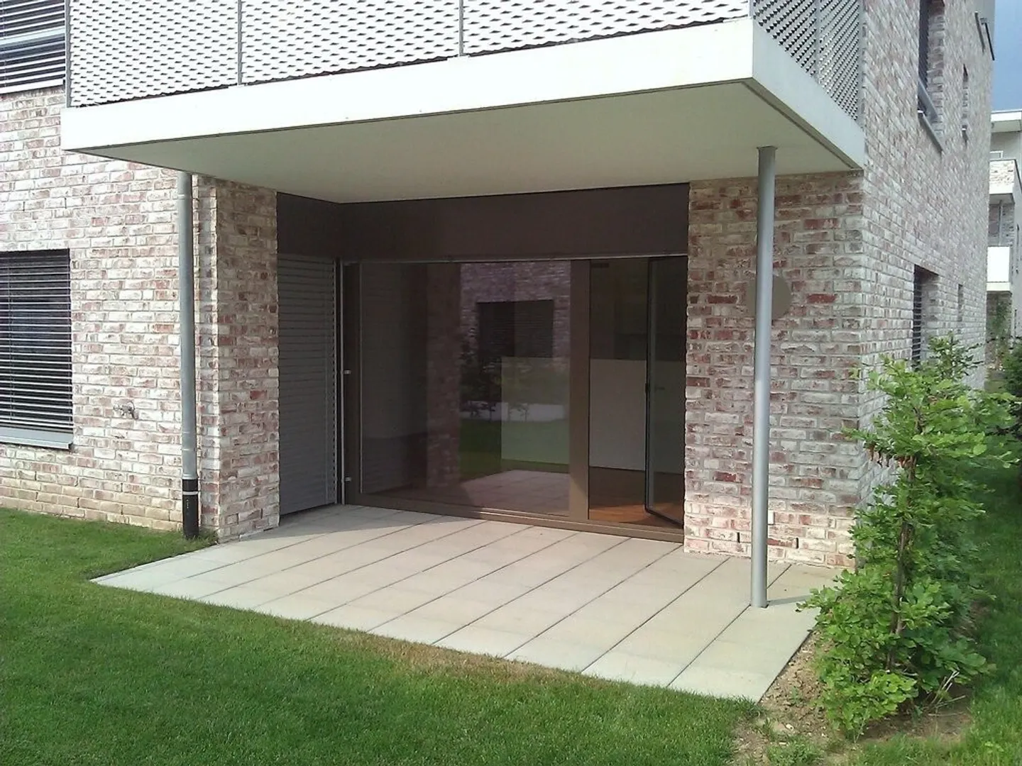 Moderne 3.5-Zimmer-Wohnung im Grünen - Foto 6 von 8