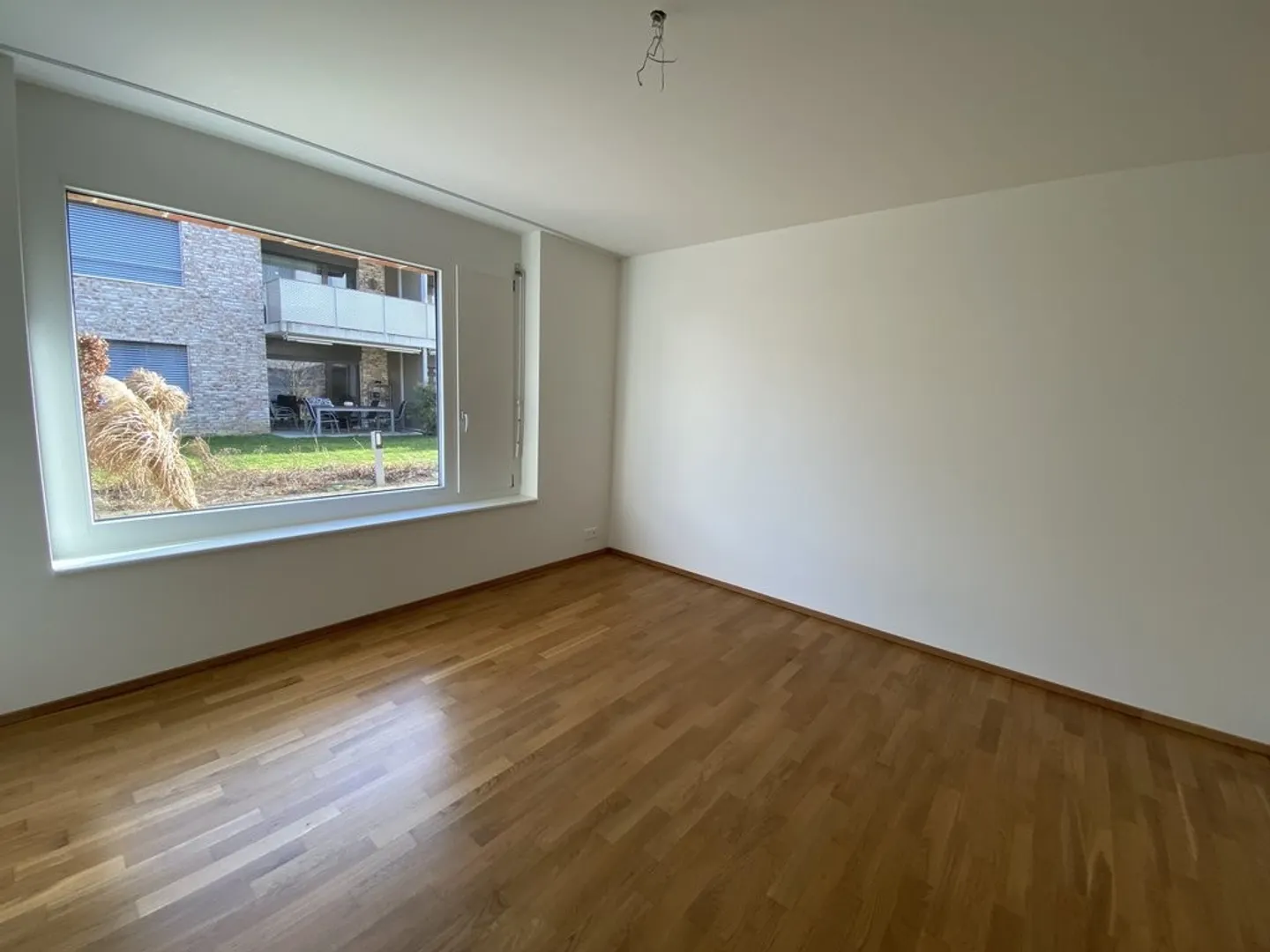 Moderne 3.5-Zimmer-Wohnung im Grünen - Foto 7 von 8
