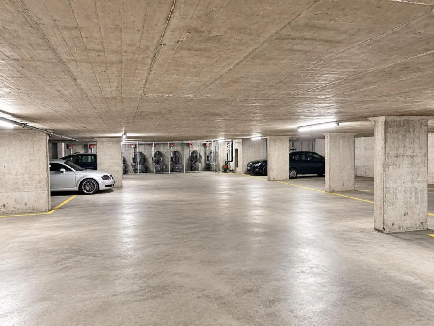 Places de stationnement en sous-sol - Photo 1 sur 2