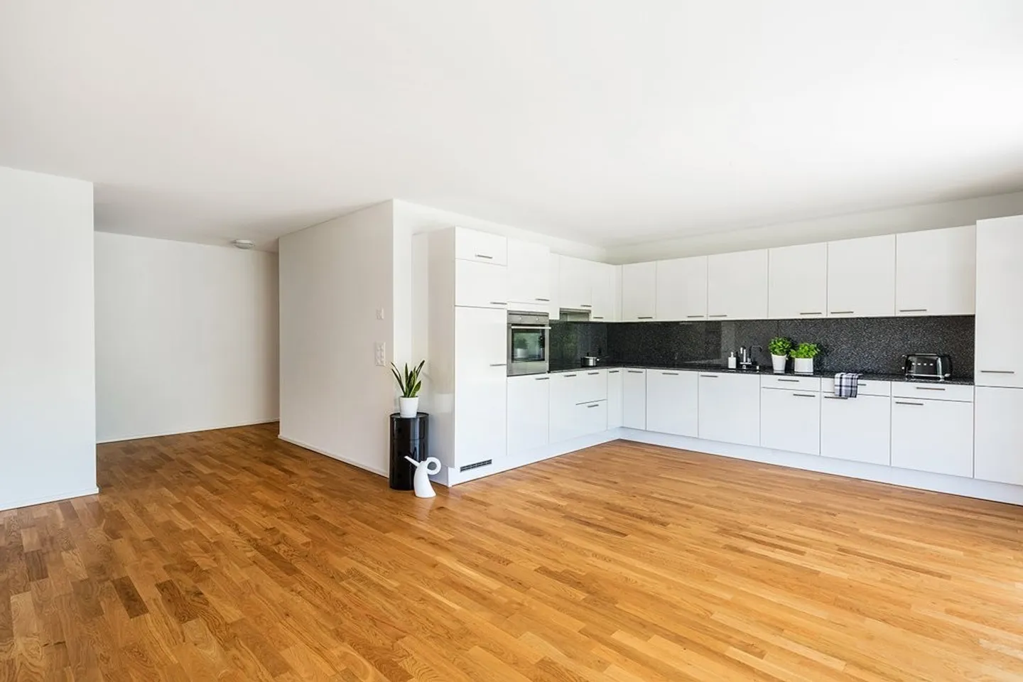 Modern 3.5-Room Apartment - Photo 3 of 7