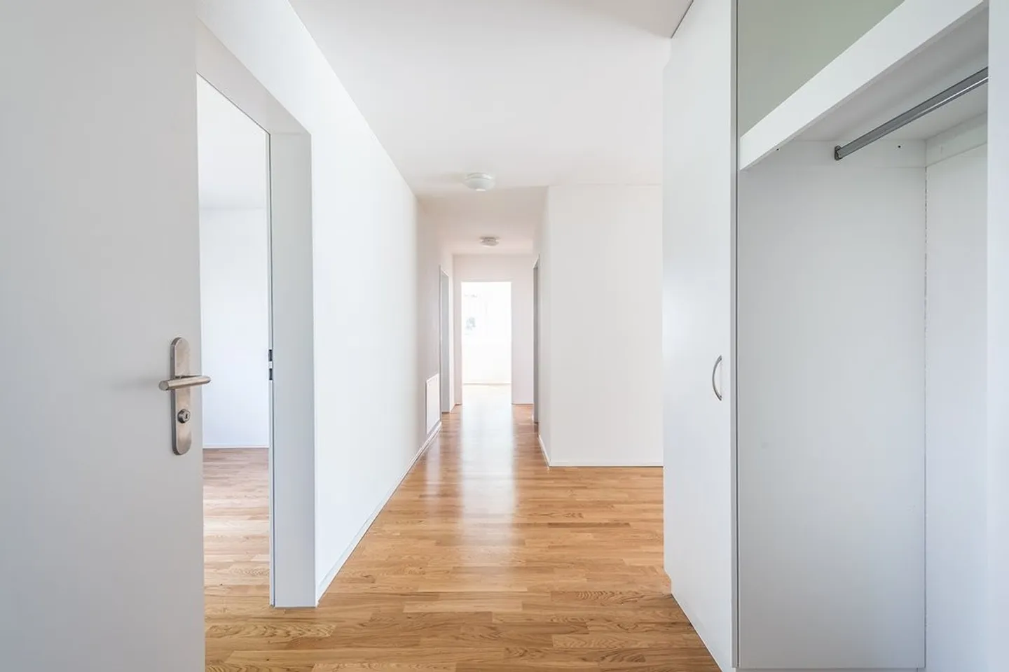 Modern 3.5-Room Apartment - Photo 5 of 7