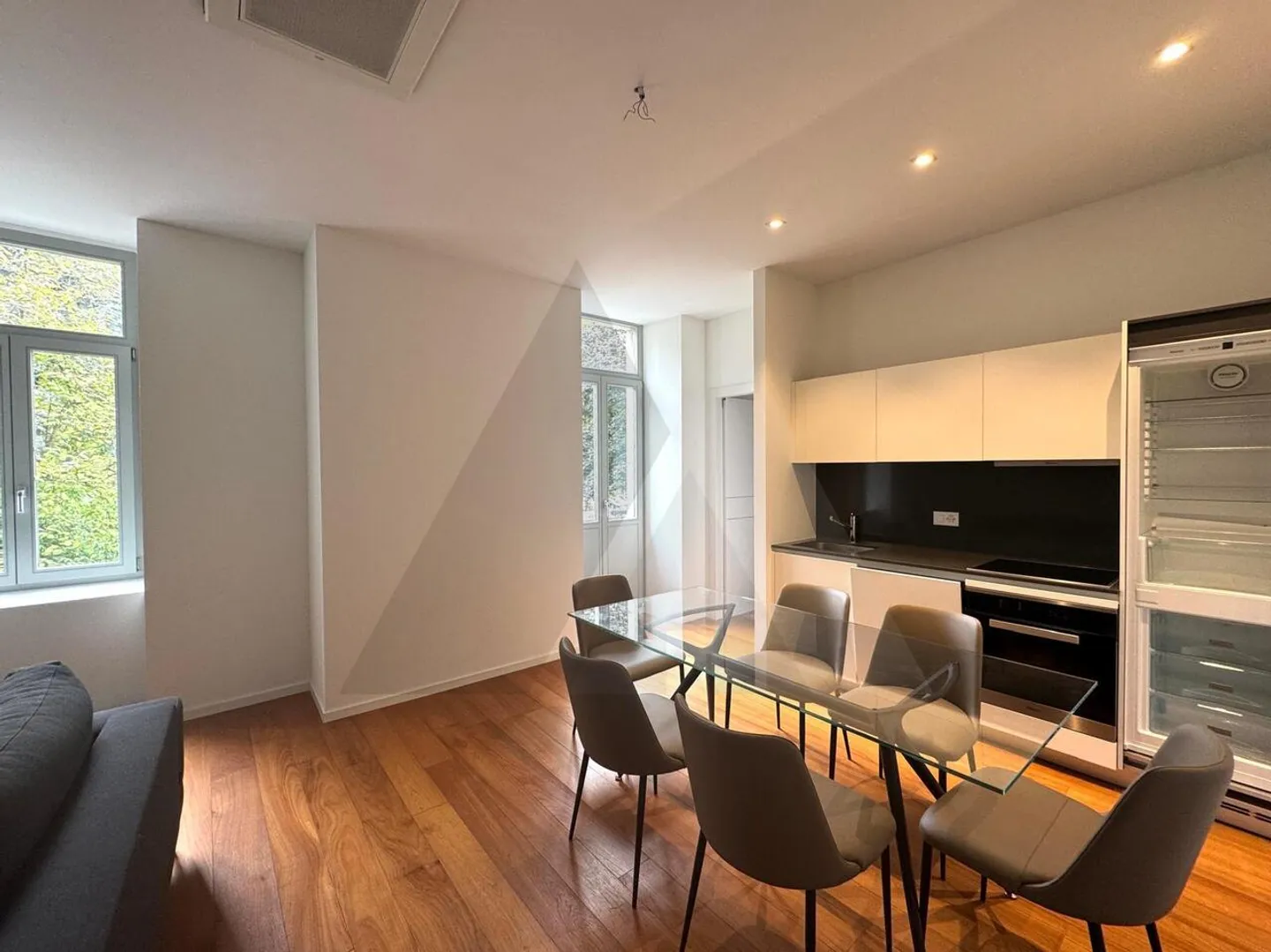 LUGANO CENTRO - 2,5 LOCALI RISTRUTTURATI IN PALAZZO STORICO - Foto 4 di 10