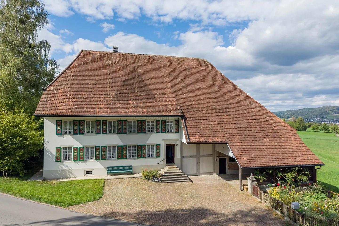 GESCHICHTSTRÄCHTIGES BAUERNHAUS - Foto 1 di 11