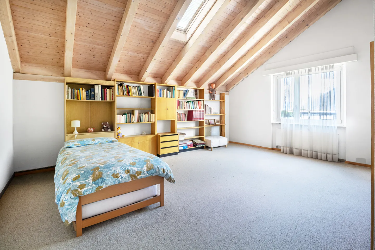 Maison jumelée spacieuse avec grand jardin dans un emplacement privilégié - Photo 5 sur 7