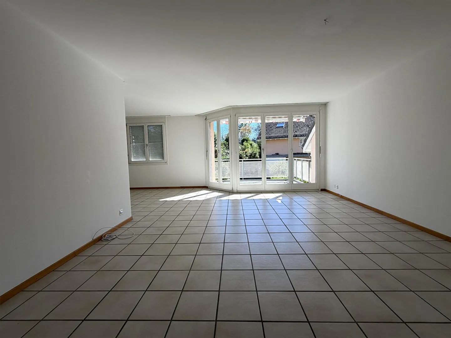 Ampio appartamento di 3,5 locali con balcone e accesso diretto a un'area giardino - Foto 6 di 12