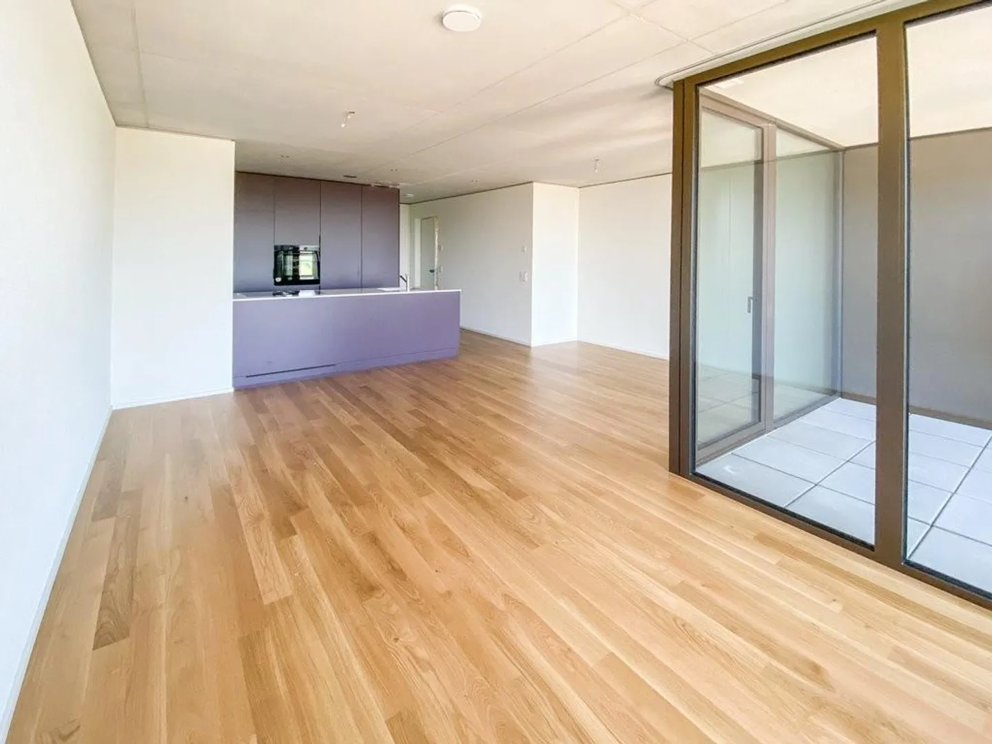 Au-dessus des nuages - Appartement moderne de 1,5 pièce au 13ème étage ! - Photo 1 sur 4