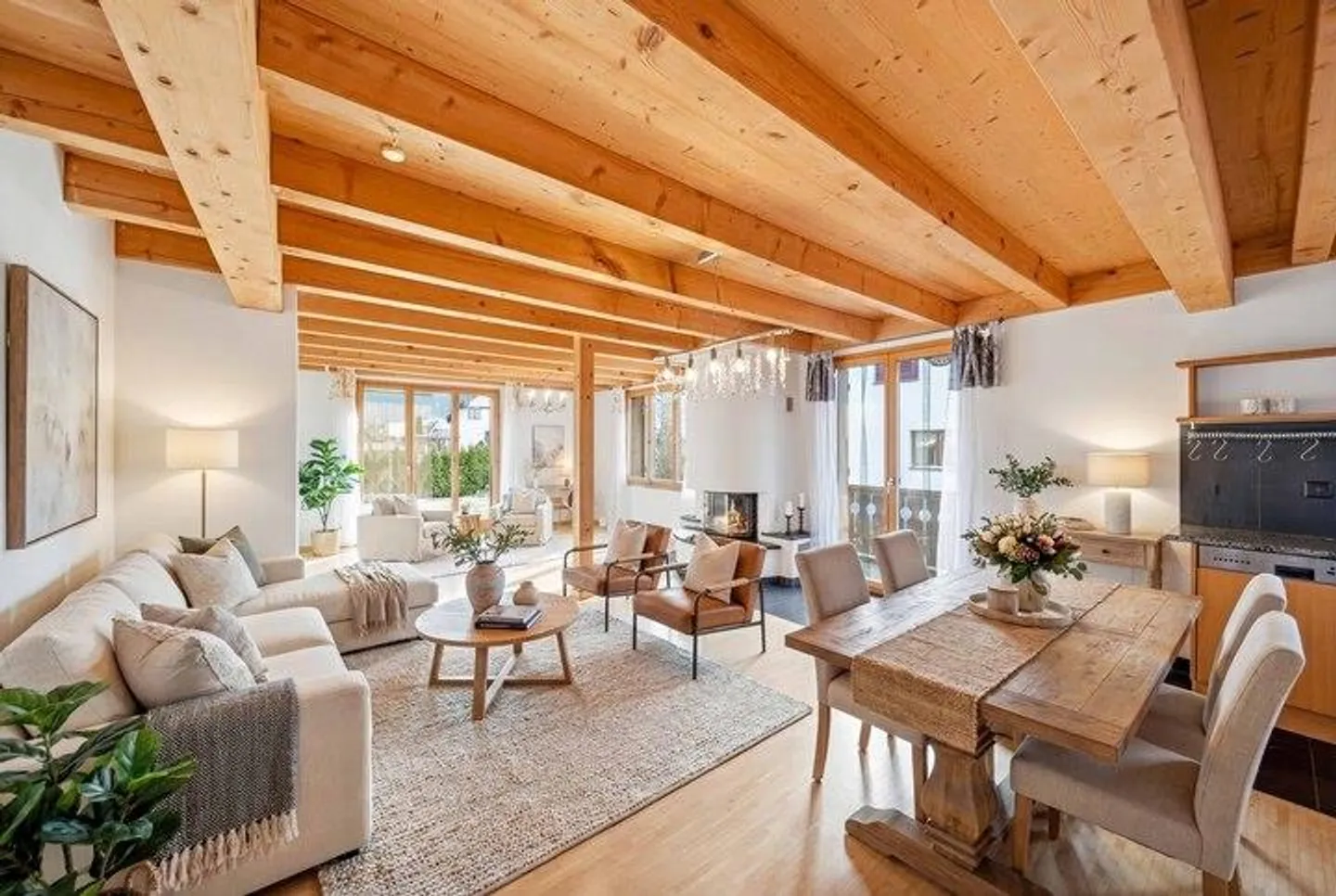 Une touche de Scandinavie dans le canton de Schwytz - Maison de 8,5 pièces - Photo 2 sur 9