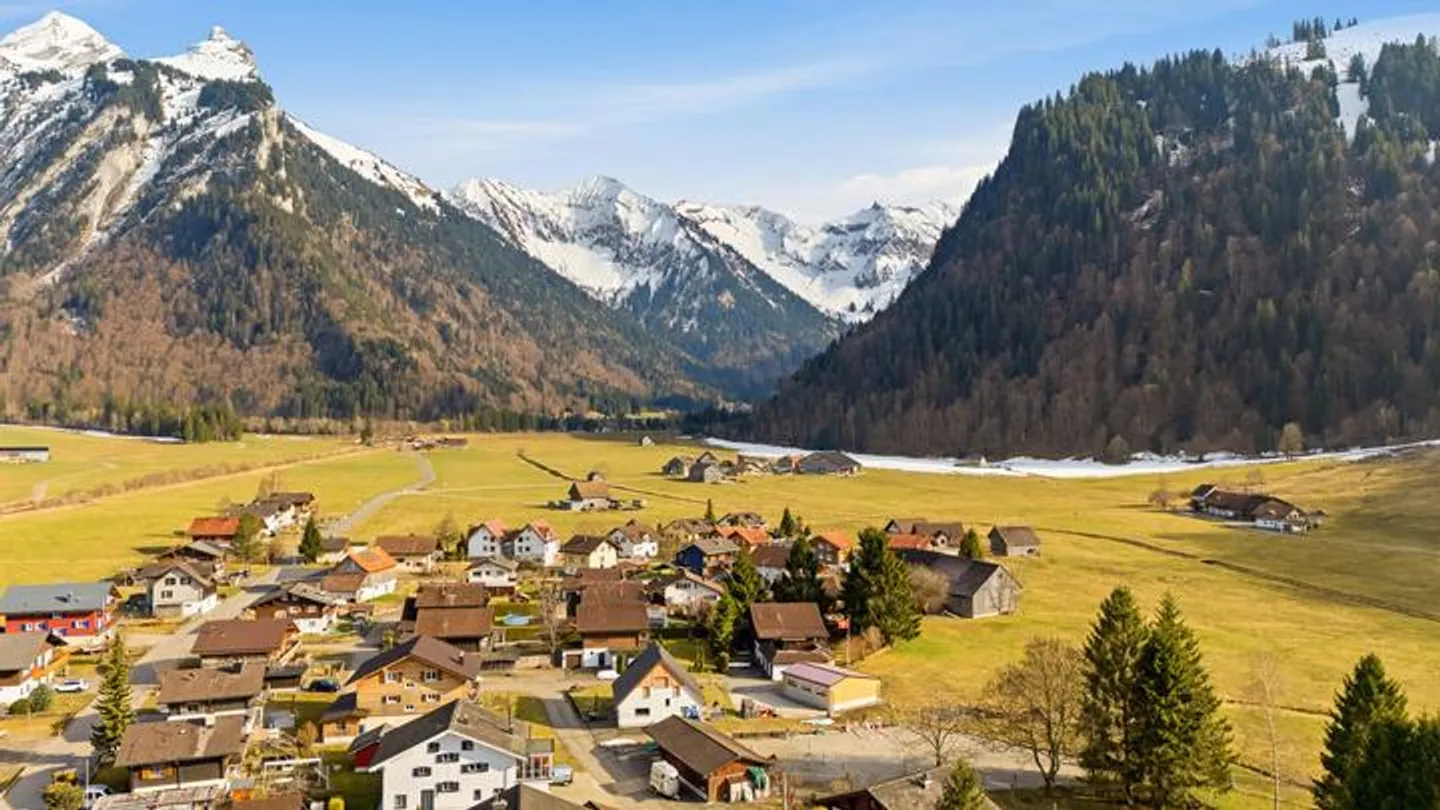 Une touche de Scandinavie dans le canton de Schwytz - Maison de 8,5 pièces - Photo 8 sur 9