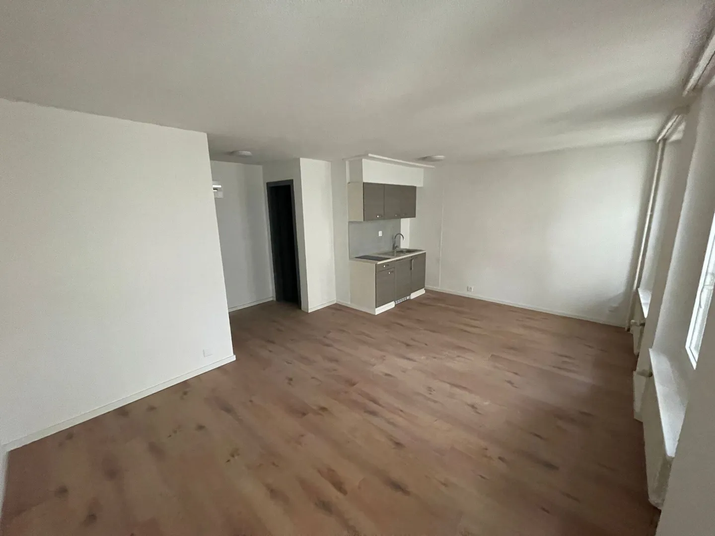 Studio for rent just steps from the city center - Photo 2 of 4