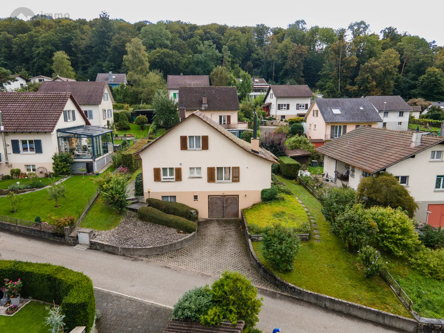 Une maison avec de l'espace pour vivre et des possibilités - Photo 1 sur 16
