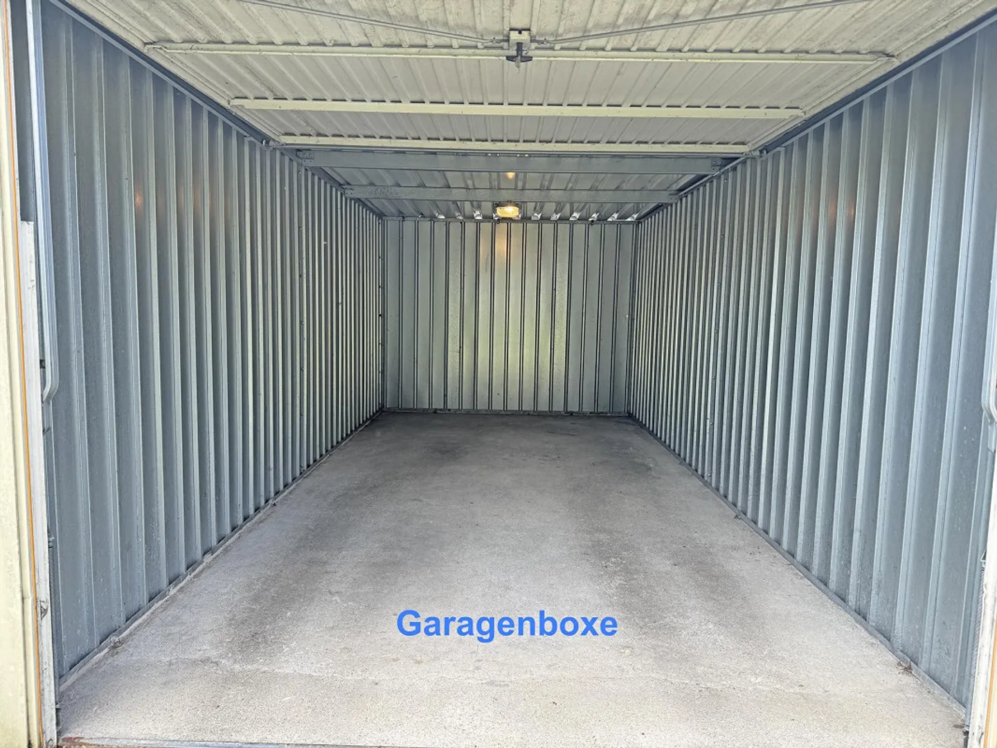 Cozy attic apartment with single garage - ideal for a single person - Photo 3 of 25