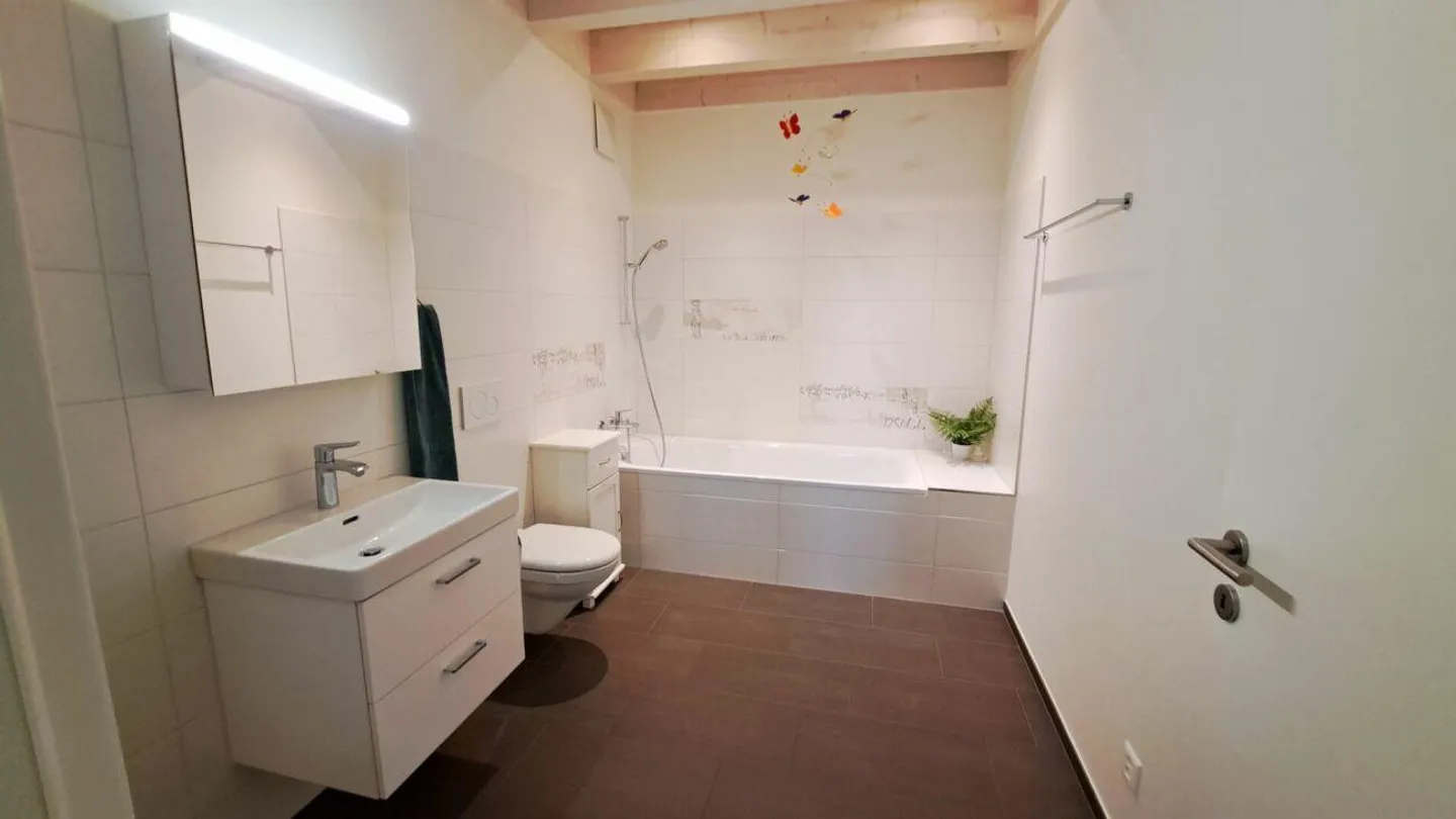 Living in the Green - High-Quality 4.5-Room House Section with Idyllic Garden - Photo 5 of 10