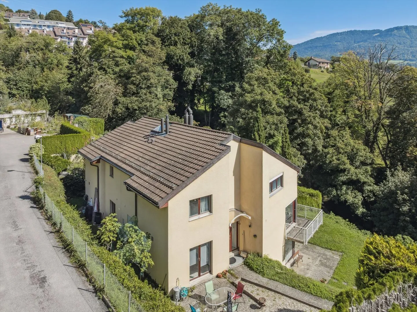 Magnifique maison familiale de 6.5 pièces - Photo 3 sur 13