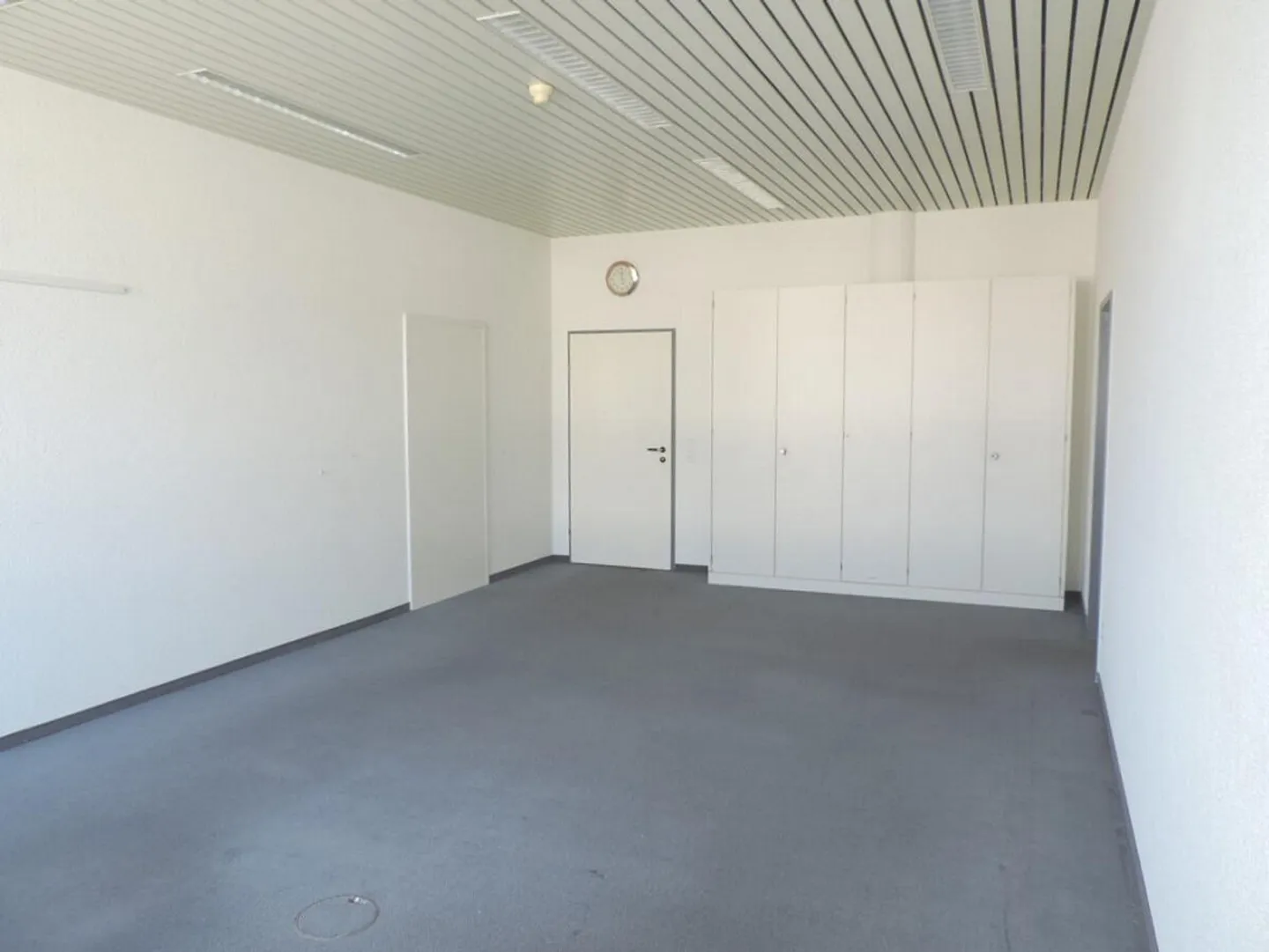 Attractive office and commercial spaces with optimal connections - Photo 1 of 8