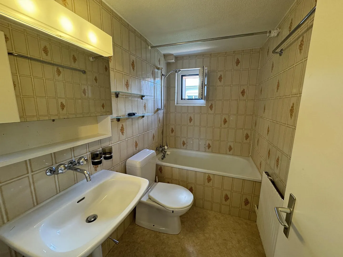 Cozy attic apartment with single garage - ideal for a single person - Photo 17 of 25