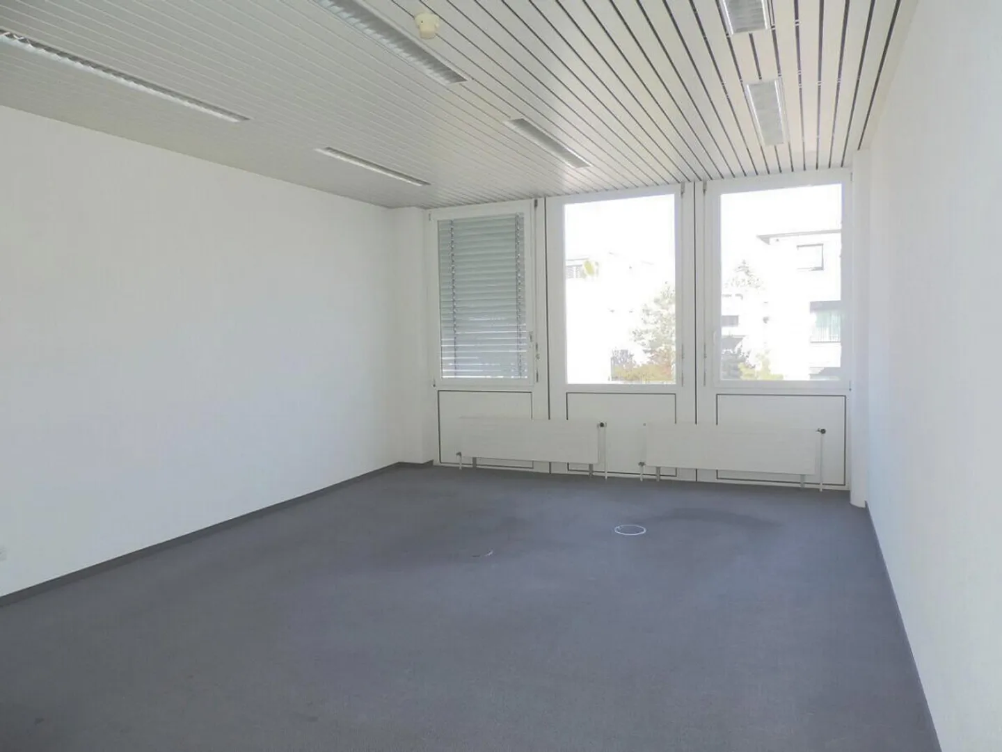 Attractive office and commercial spaces with optimal connections - Photo 4 of 8