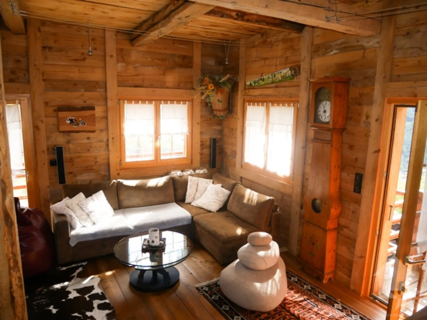 Charming renovated barn with taste in Biolley, stunning view! - Photo 4 of 20