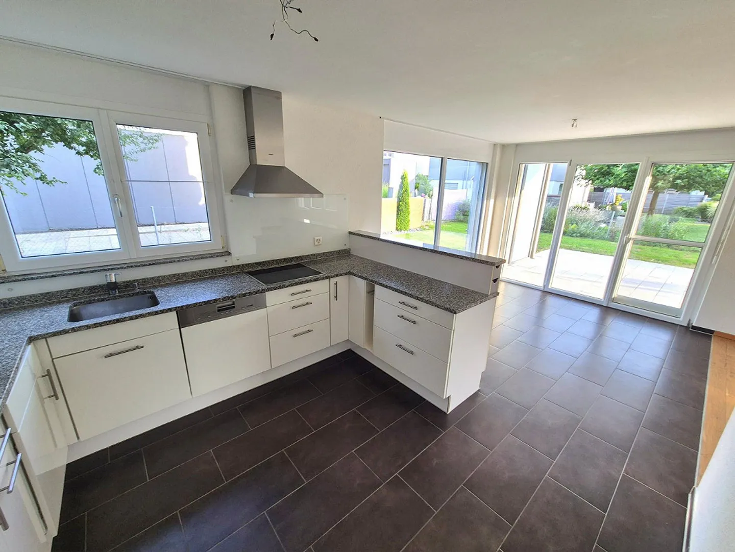 Maison bifamiliale avec confort moderne dans un emplacement calme à Weinfelden - Photo 1 sur 10
