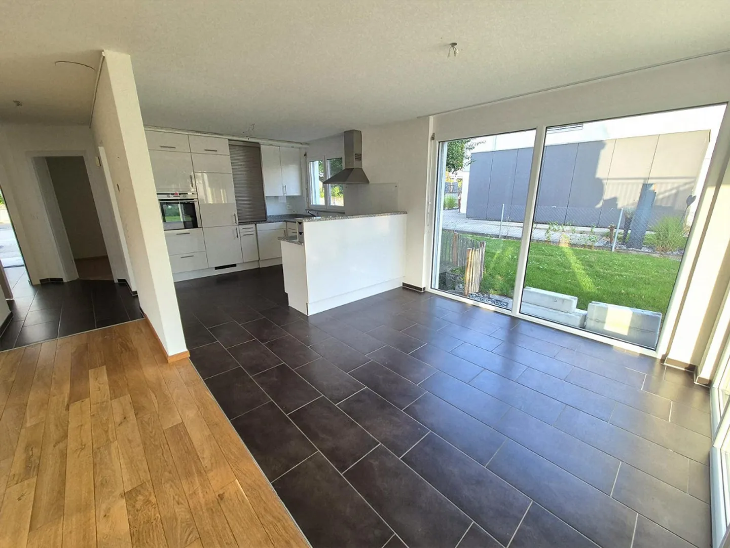 Maison bifamiliale avec confort moderne dans un emplacement calme à Weinfelden - Photo 4 sur 10