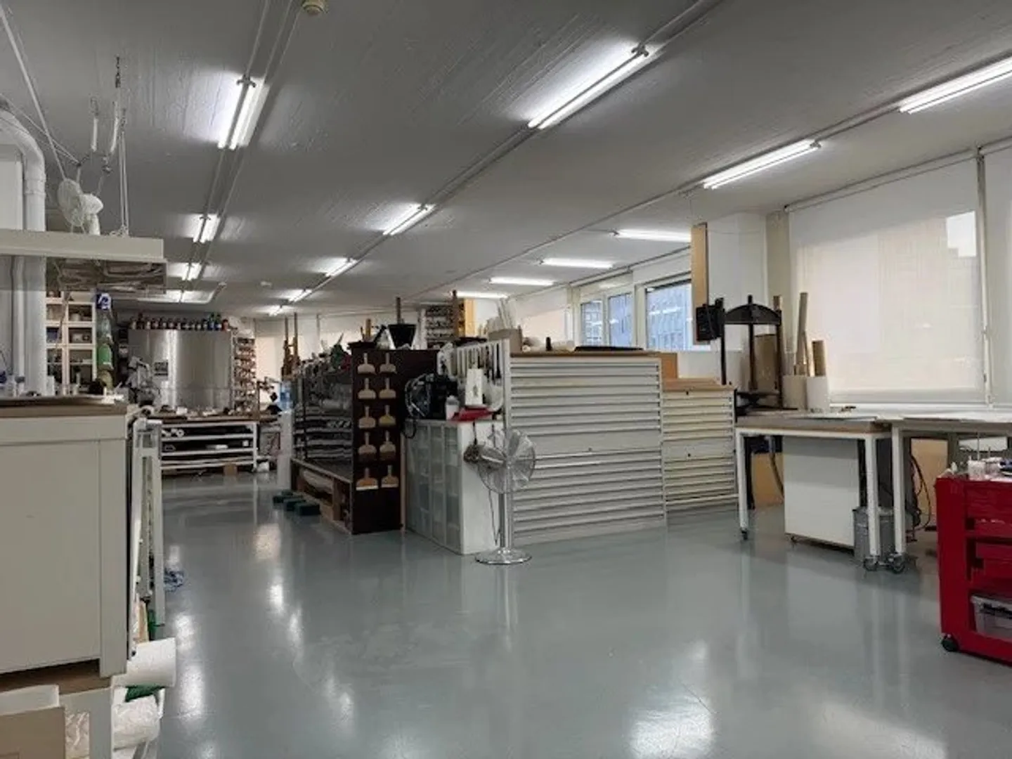 Atelier à louer - Photo 2 sur 4