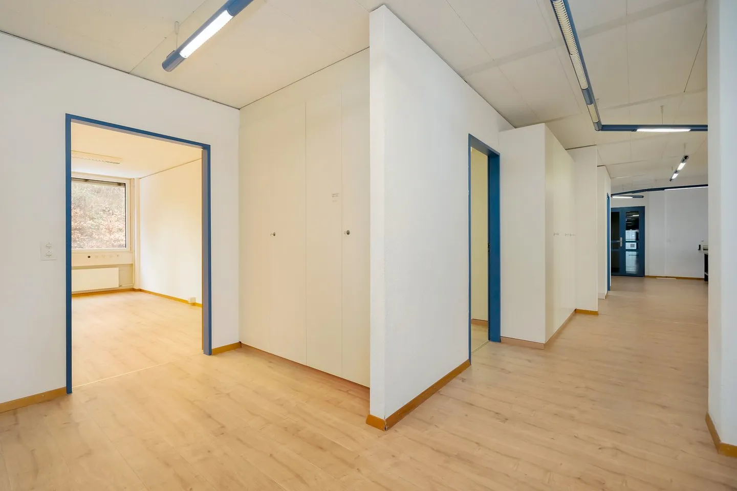 Functional Office or Commercial Space - Ready to Move In - Affordable Conditions - Photo 7 of 12