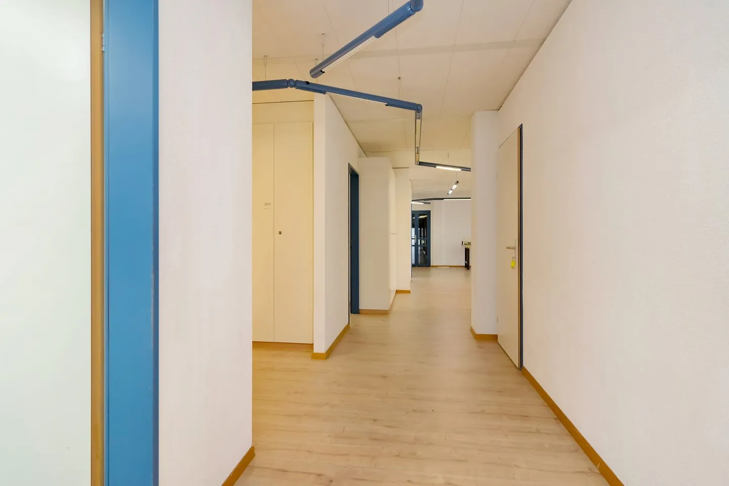 Functional Office or Commercial Space - Ready to Move In - Affordable Conditions - Photo 9 of 12