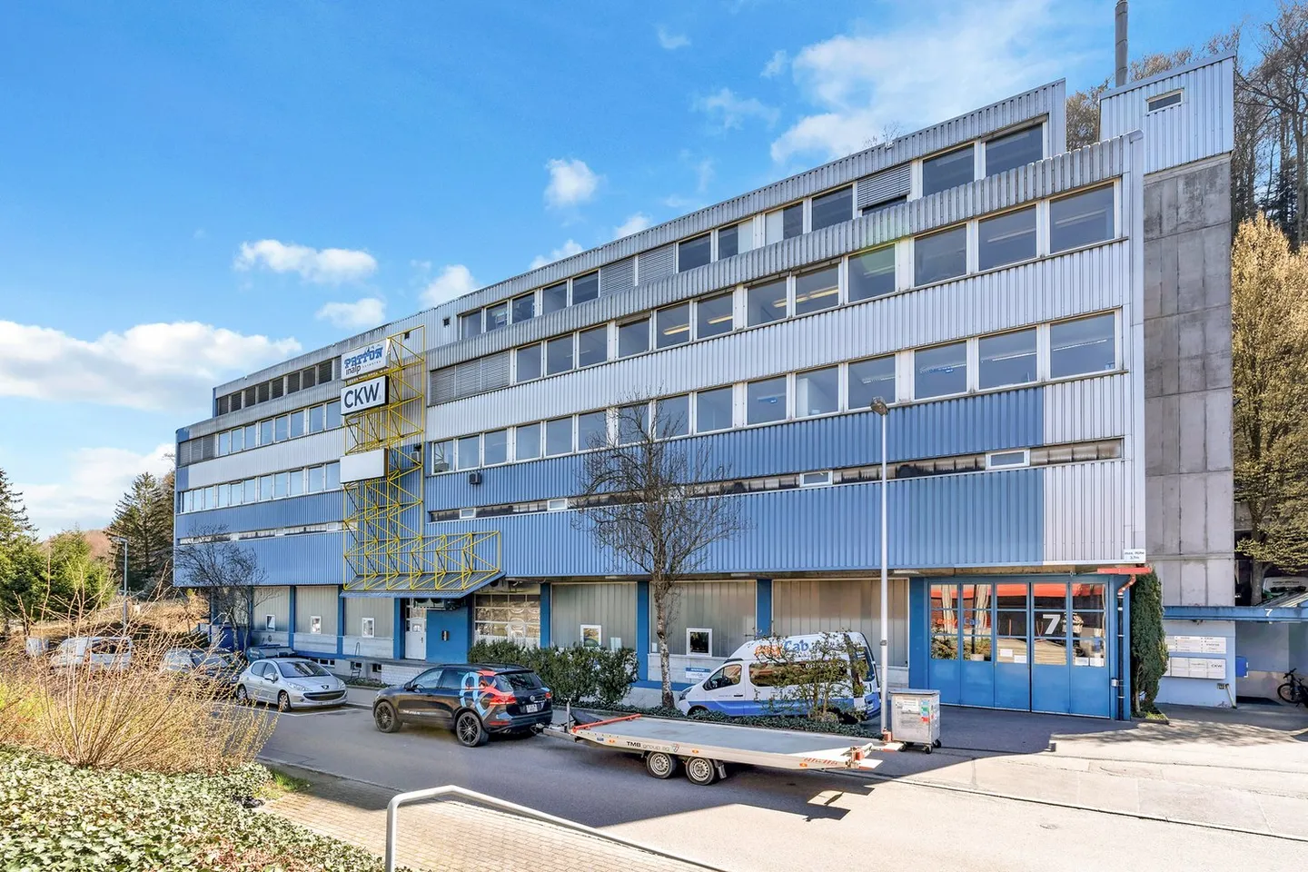 Functional Office or Commercial Space - Ready to Move In - Affordable Conditions - Photo 1 of 12