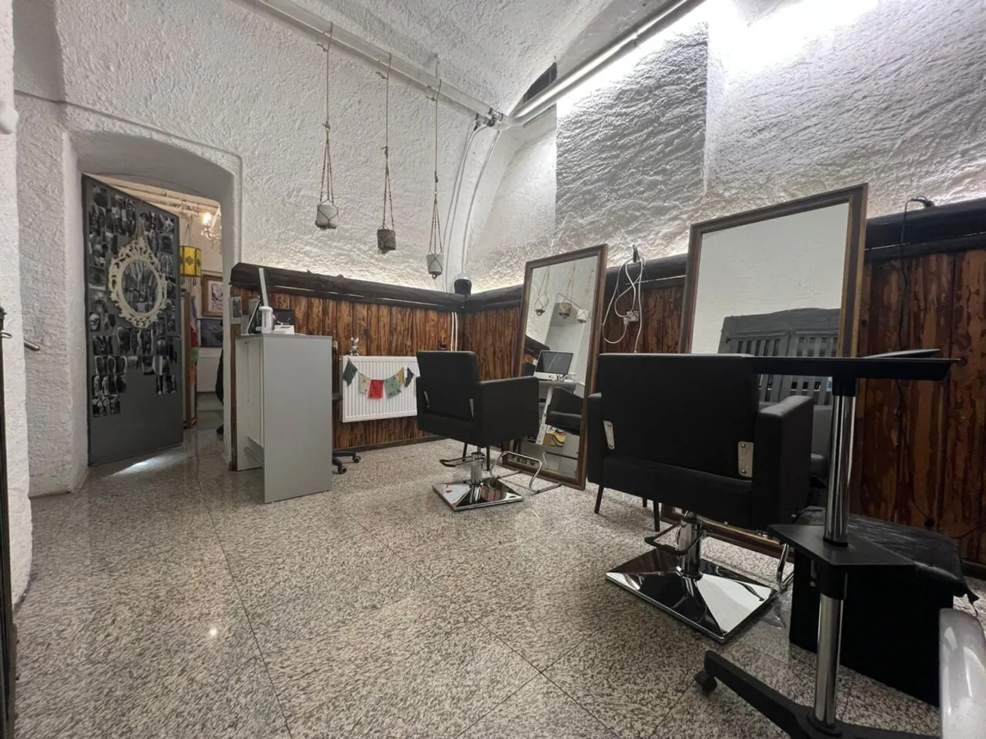 Beautiful Hairdresser and Tattoo Rooms / Aigle - Photo 1 of 7