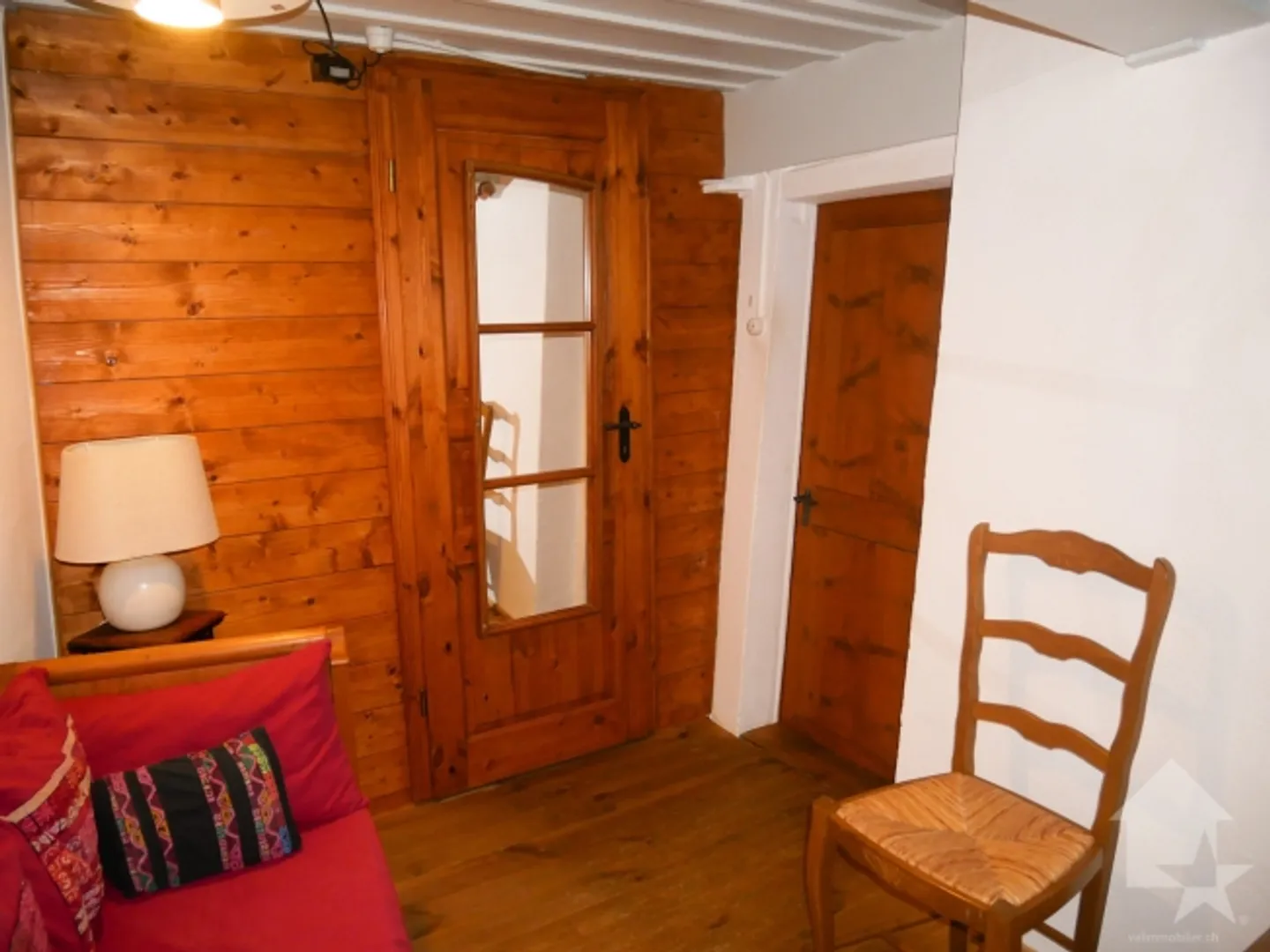 Charming renovated barn with taste in Biolley, stunning view! - Photo 16 of 20