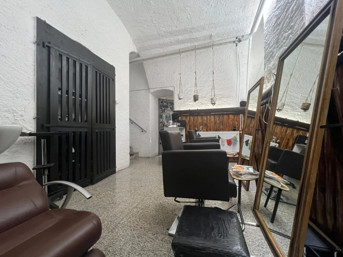 Beautiful Hairdresser and Tattoo Rooms / Aigle - Photo 3 of 7