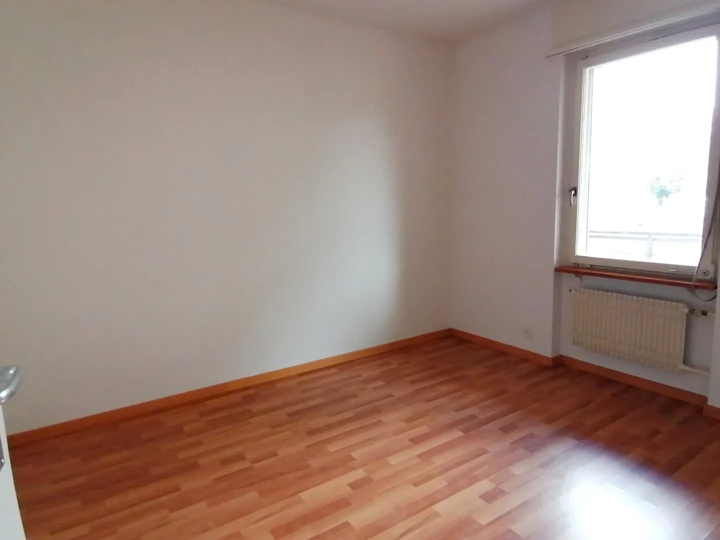Appartement au centre de Neuhausen au rez-de-chaussée est prêt pour vous. - Photo 2 sur 8