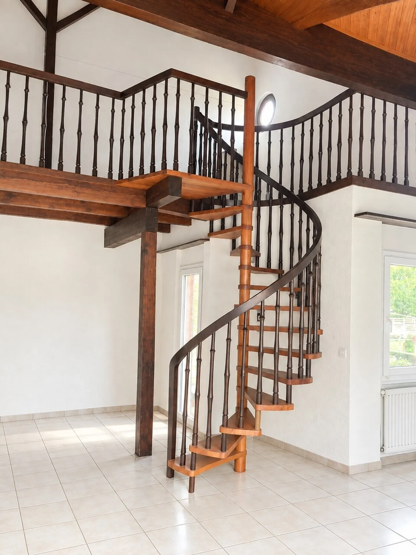 Ottimo appartamento duplex con camino - posizione ideale! - Foto 5 di 10
