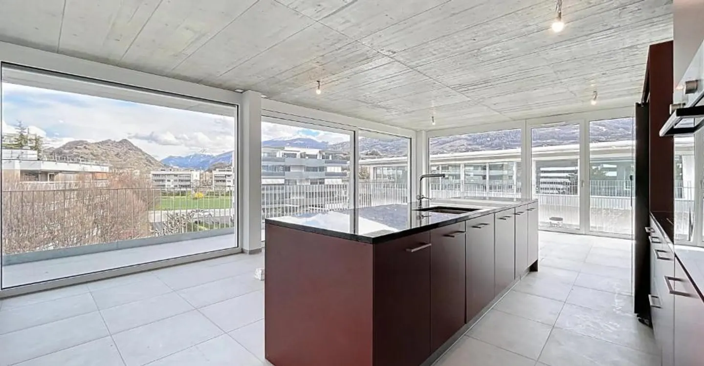 Attique lumineux avec vaste balcon - Foto 3 von 12