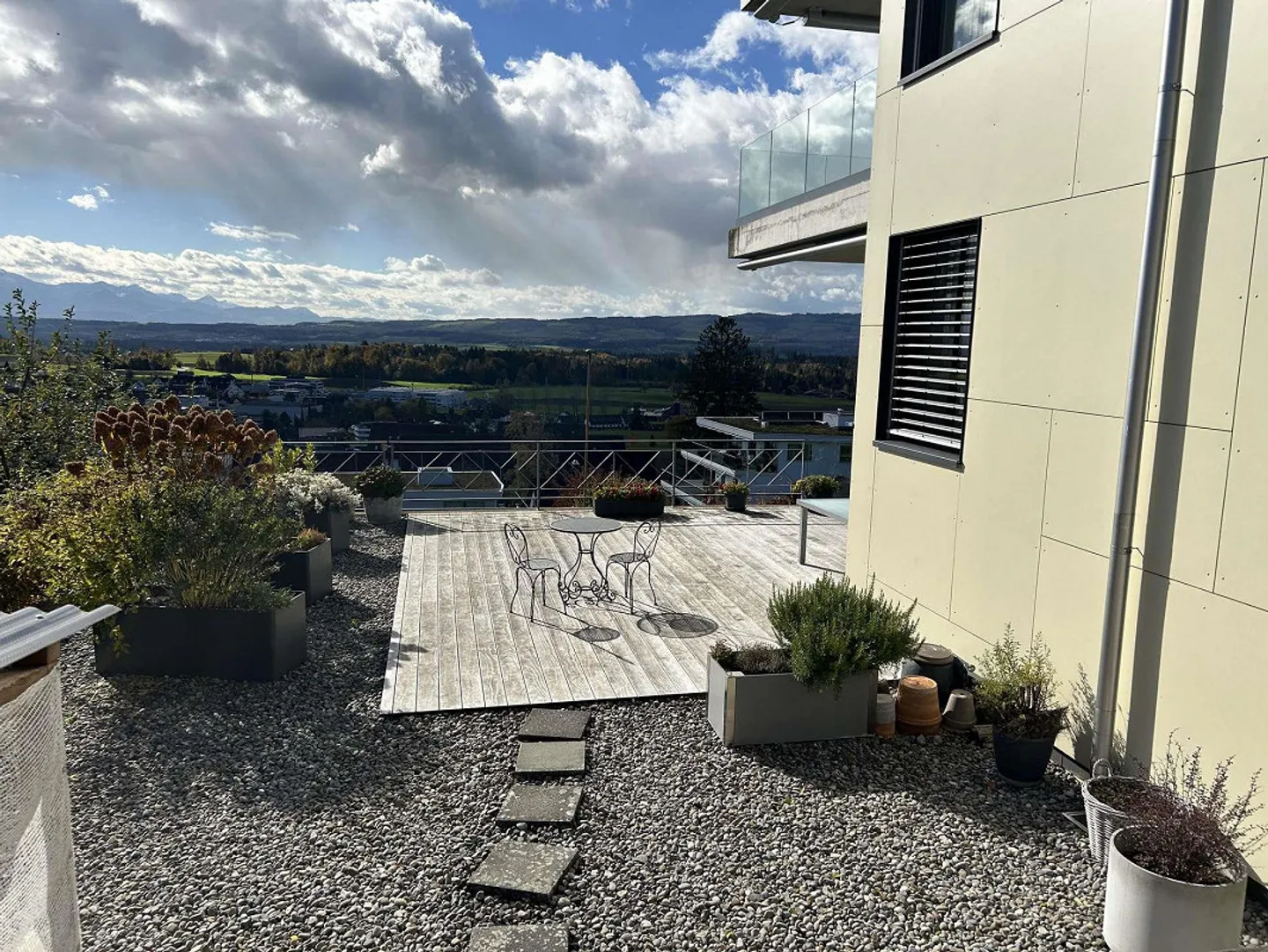 Einmalige Split-Leveldown 4-Zimmerwohnung mit 180°-Top Aussicht + 5... - Foto 3 von 13