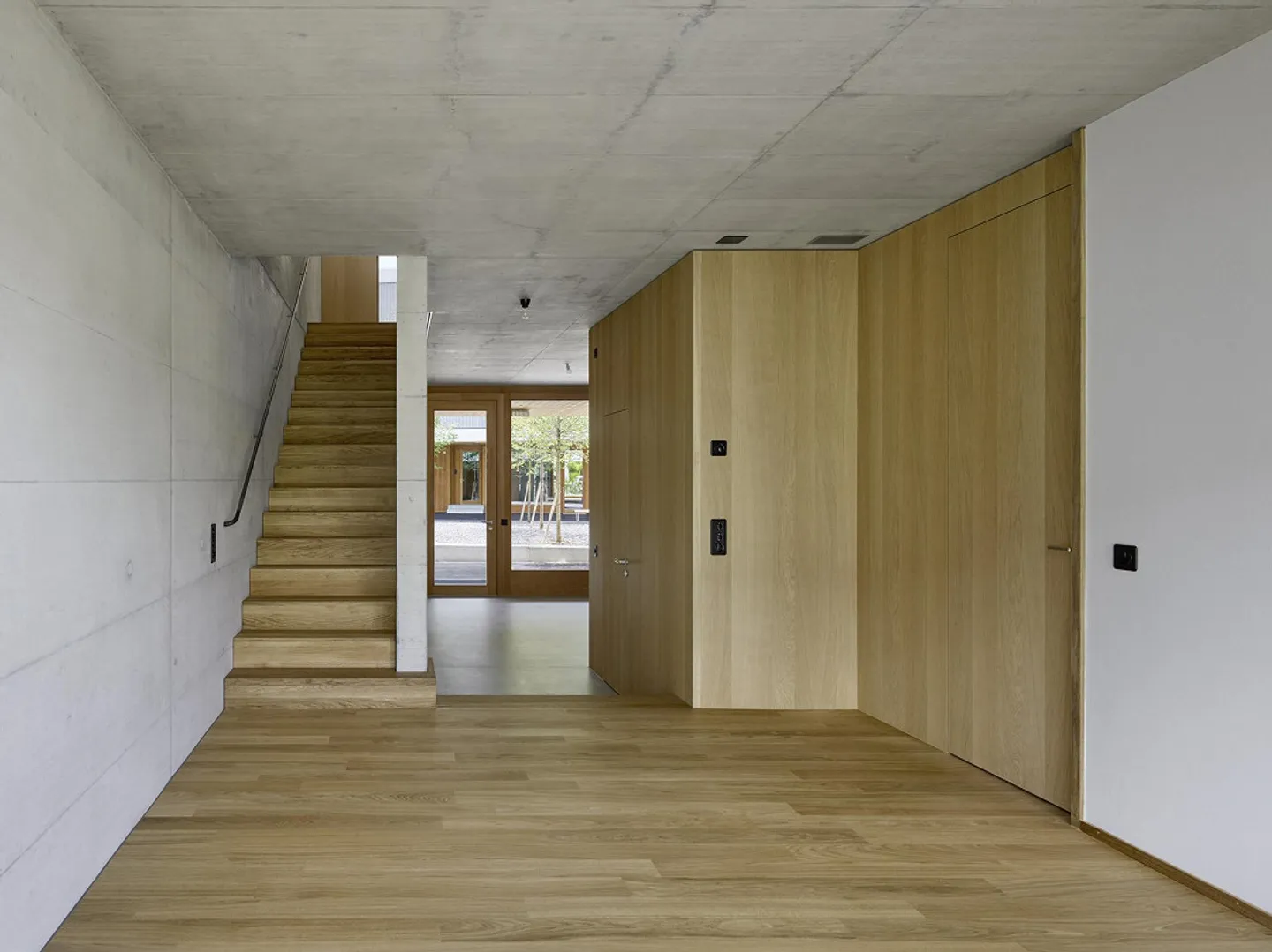 Basel Housing Cooperative: 4.5 Maisonette with Single-Family Home Character - Photo 4 of 13