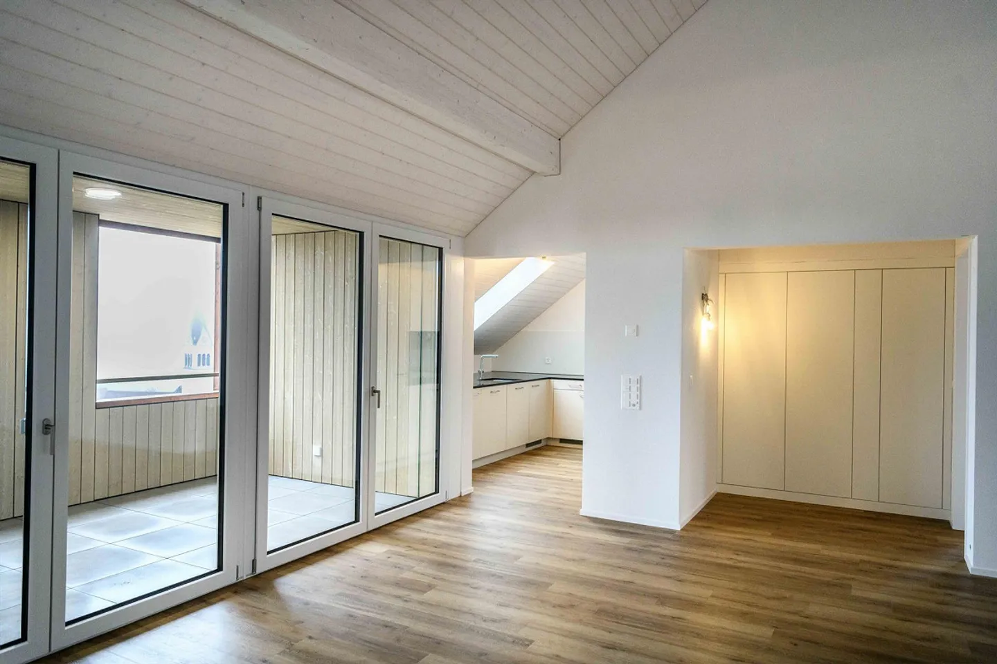 Location première de 3,5 pièces avec vue imprenable - Photo 3 sur 25