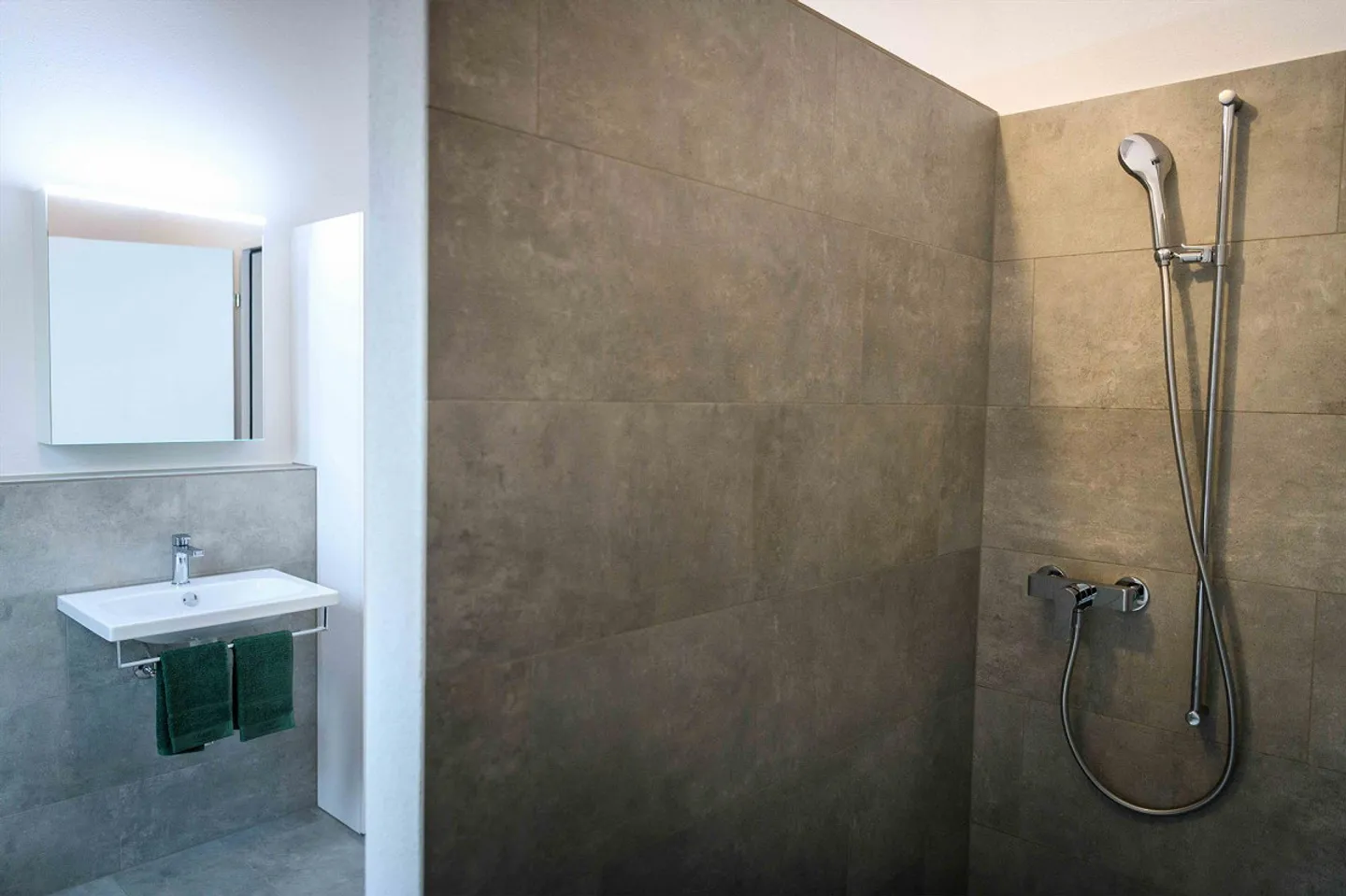 Location première de 3,5 pièces avec vue imprenable - Photo 11 sur 25