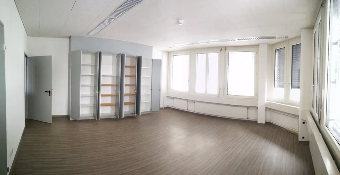 Uffici spaziosi e luminosi a La Chaux-de-Fonds - Foto 1 di 4