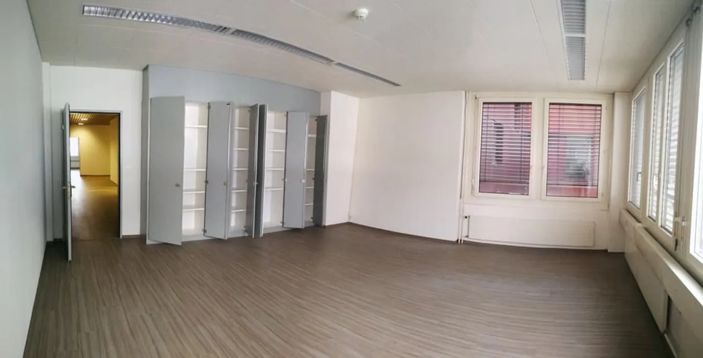 Uffici spaziosi e luminosi a La Chaux-de-Fonds - Foto 2 di 4